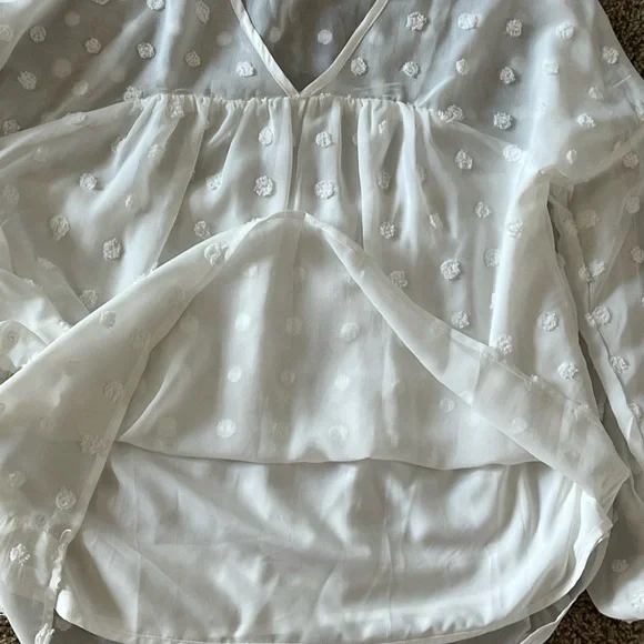 Women’s white blouse. Size small - Picture 3 of 3